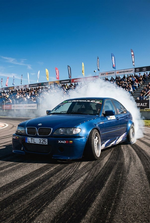 BMW E46 driftas trasoje dieną